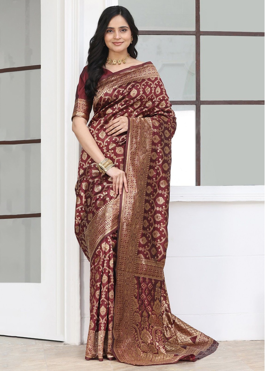 

Sarvada Woven Design Zari Silk Blend Banarasi Saree, Maroon