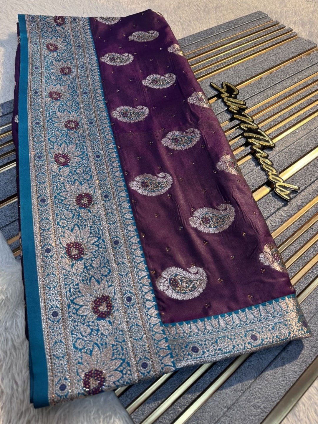 

DIVASTRI Ethnic Motifs Beads and Stones Pure Silk Designer Banarasi Saree, Purple