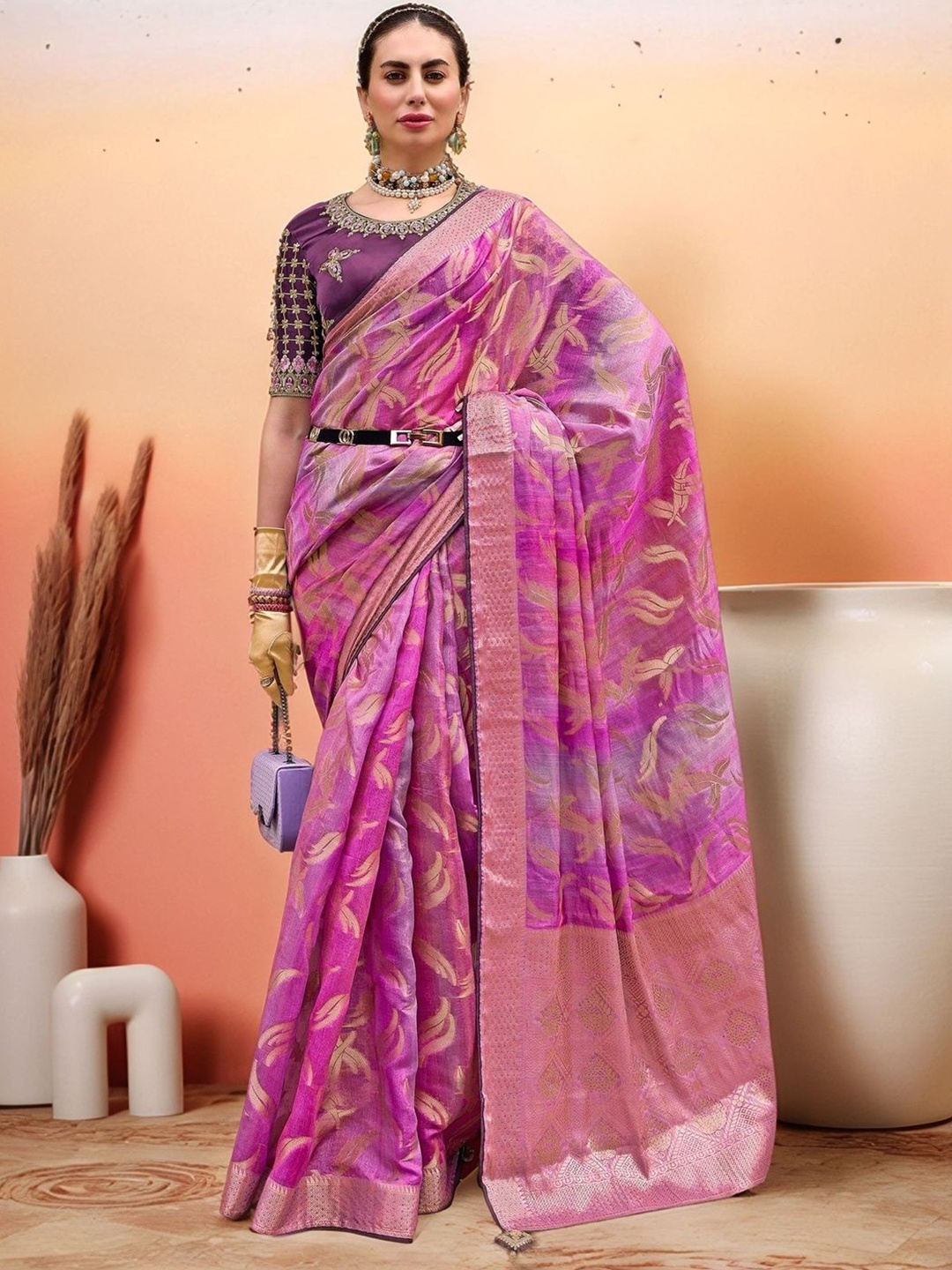 

Sangria Woven Design Saree With Blouse, Pink