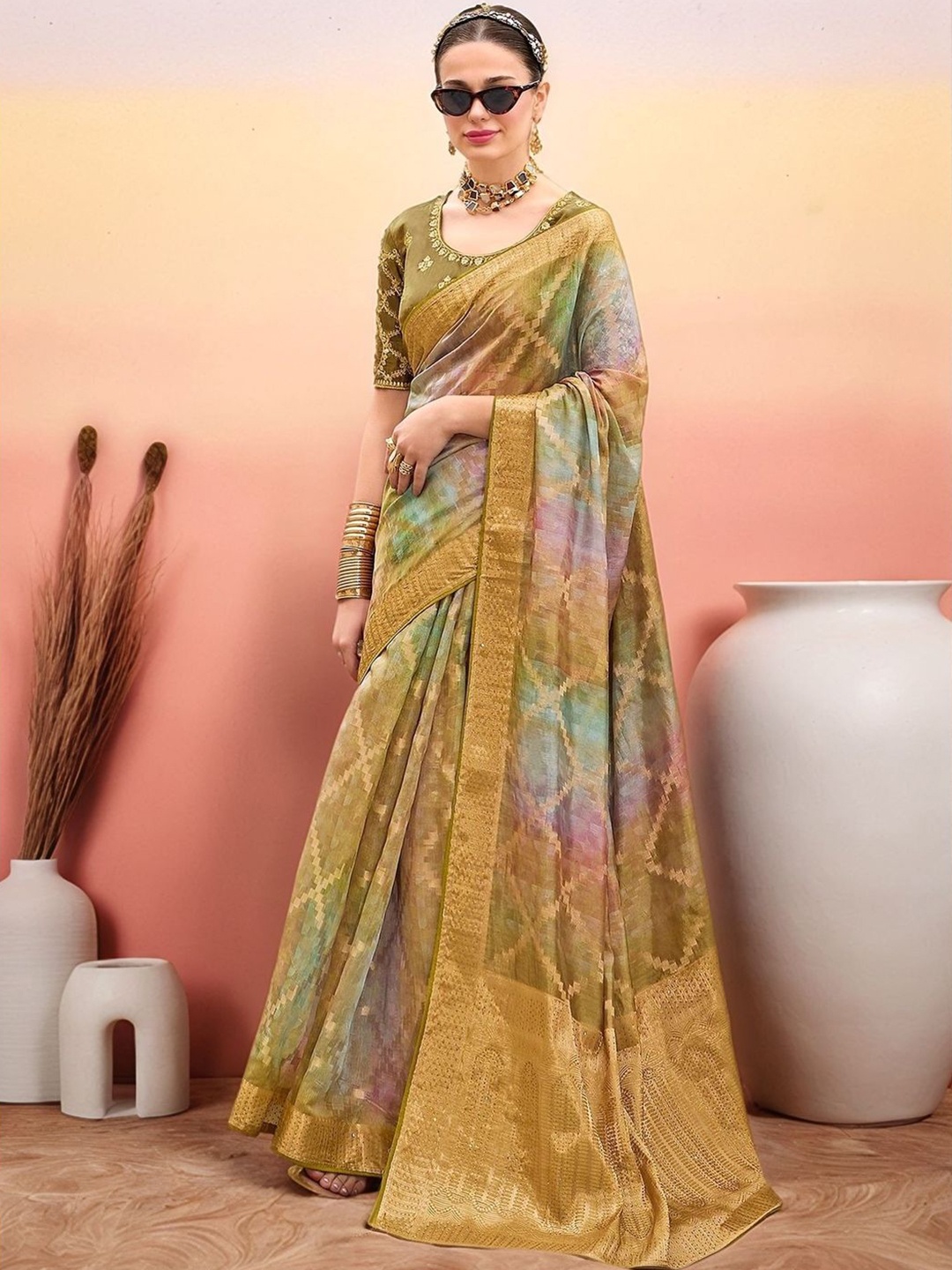 

Sangria Woven Design Saree With Blouse, Green