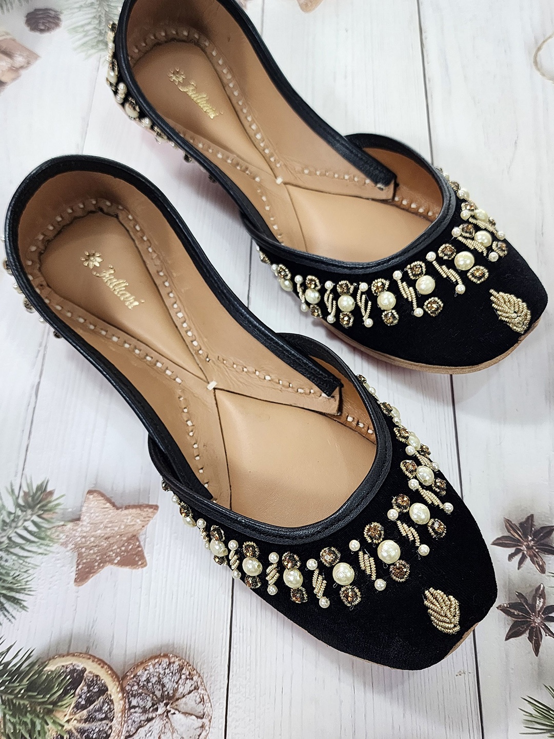 

Fulkari Women Embellished Ethnic Mojaris Flats, Black