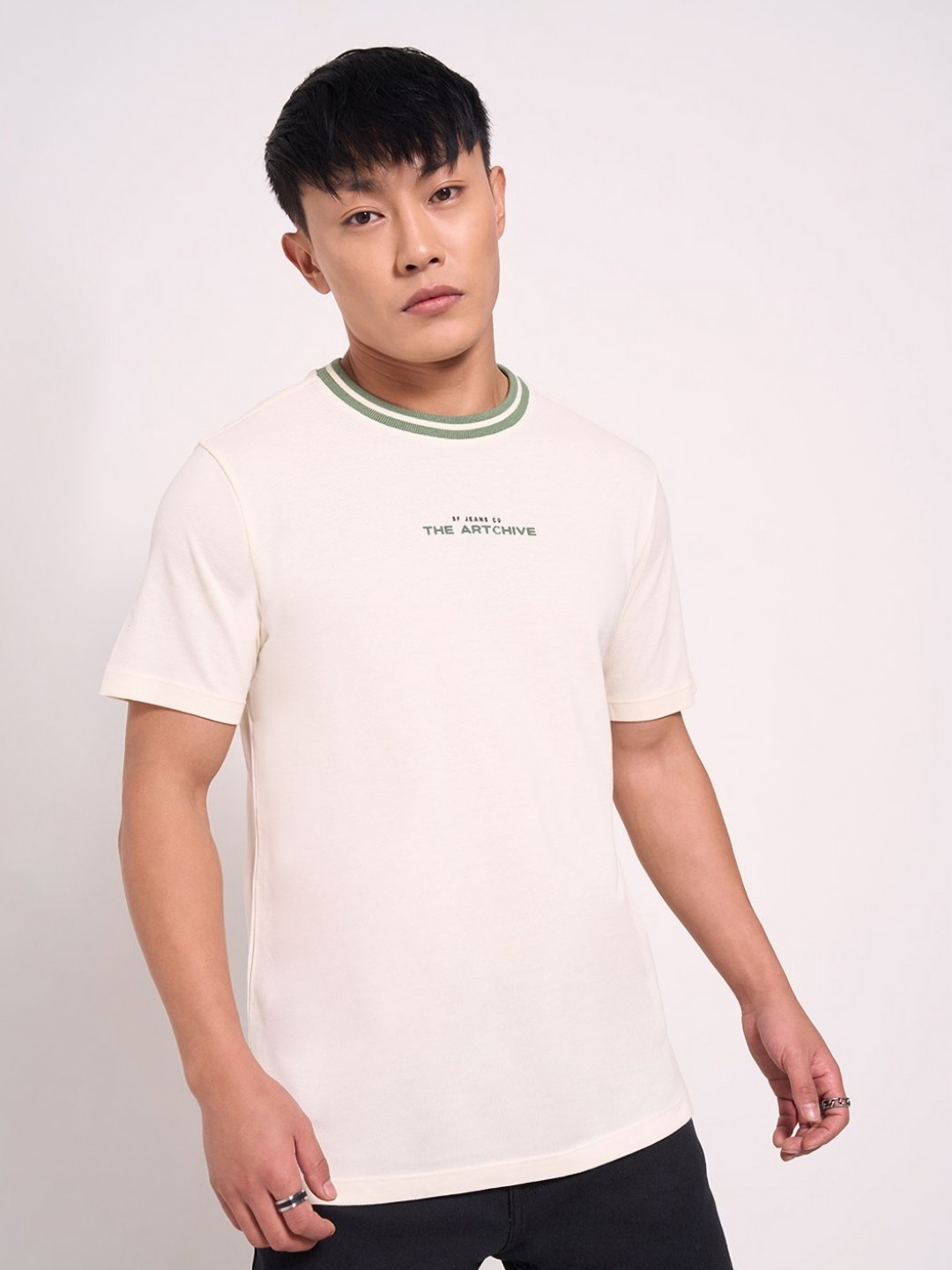 

SF JEANS by Pantaloons Men Monochrome Slim Fit T-shirt, Off white