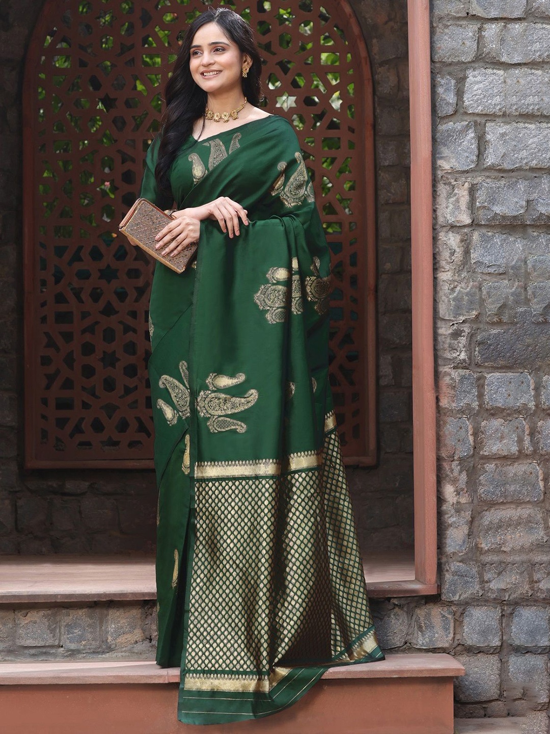 

Mitera Woven Design Zari Silk Blend Kanjeevaram Saree, Green