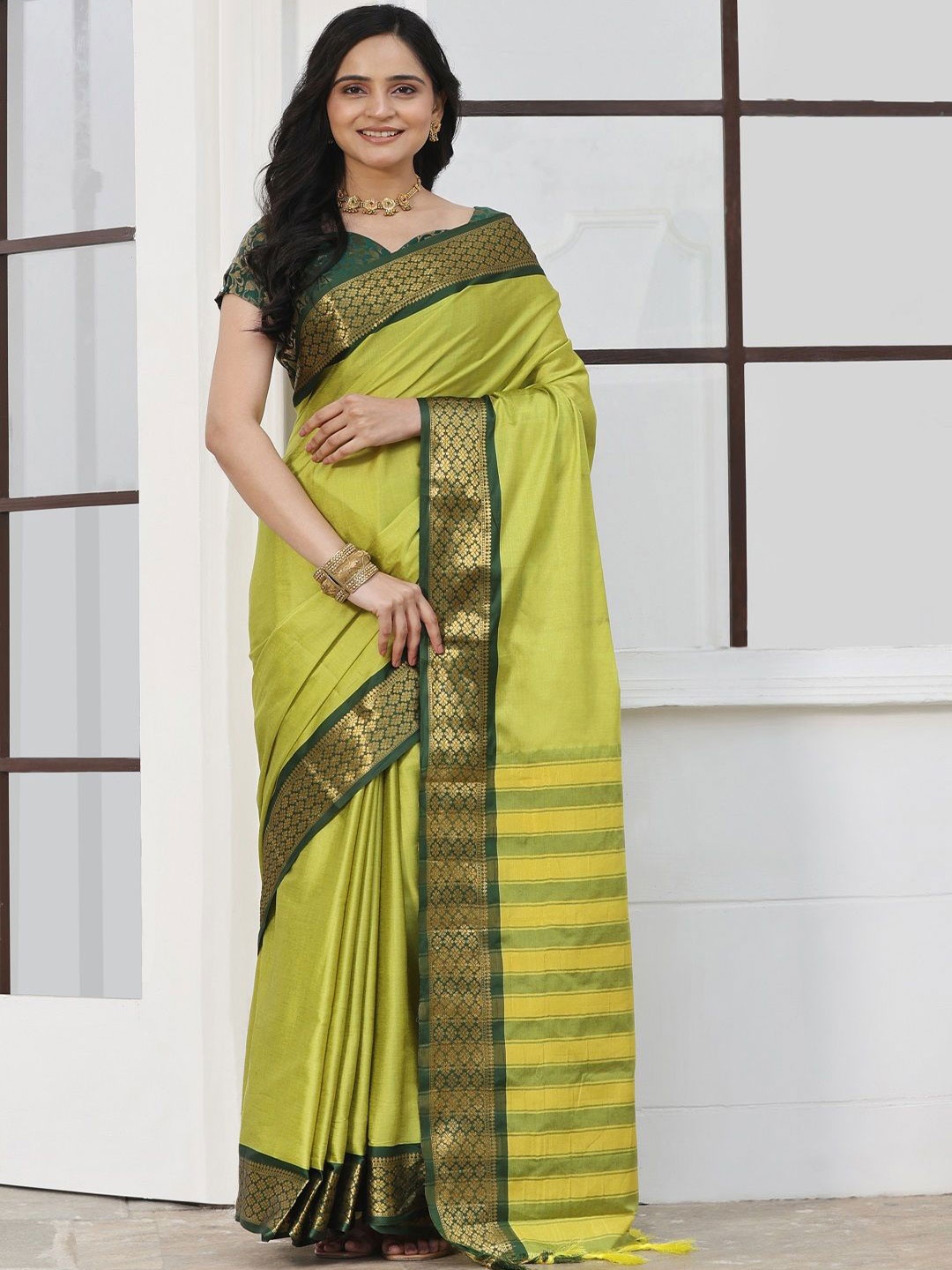 

Iris Zari Pure Silk Kanjeevaram Saree, Green