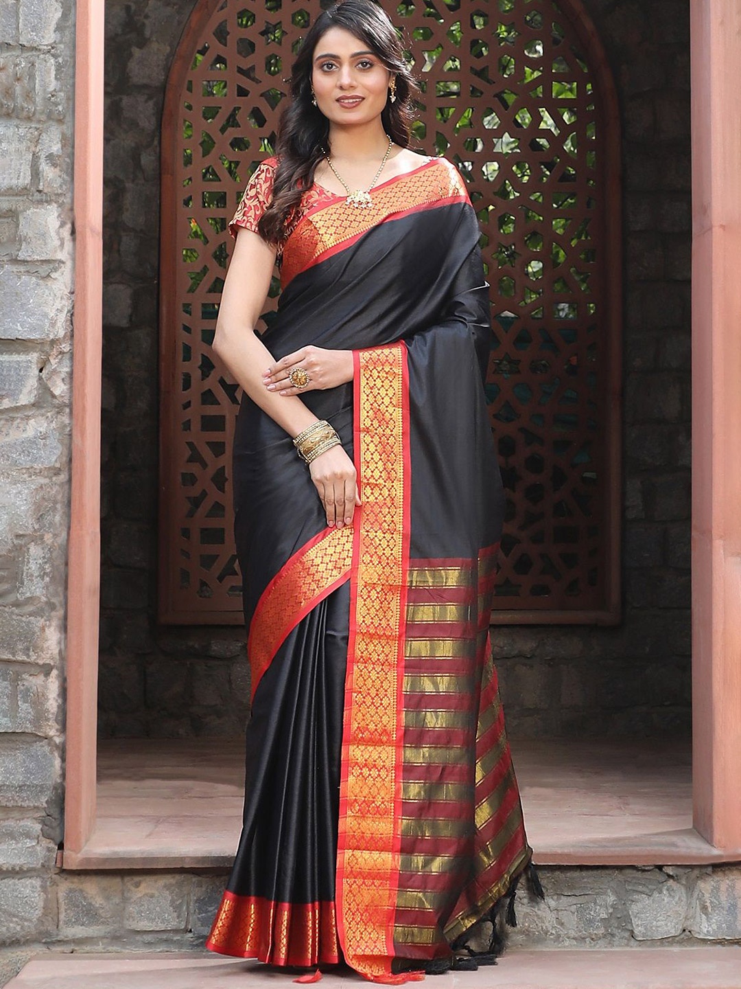 

ORUS Zari Pure Silk Kanjeevaram Saree, Black