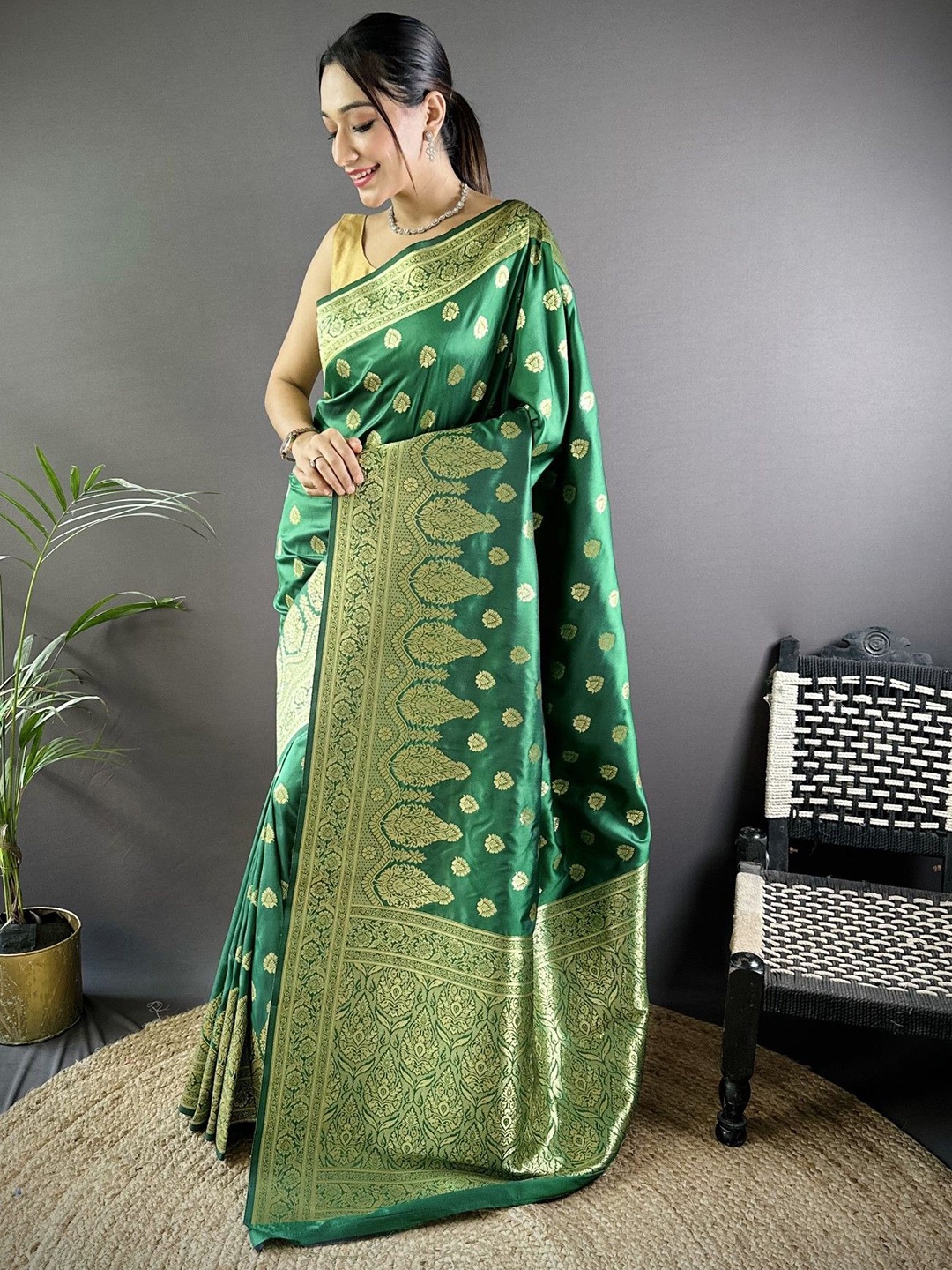 

Panzora Ethnic Motifs Zari Silk Blend Banarasi Saree, Green