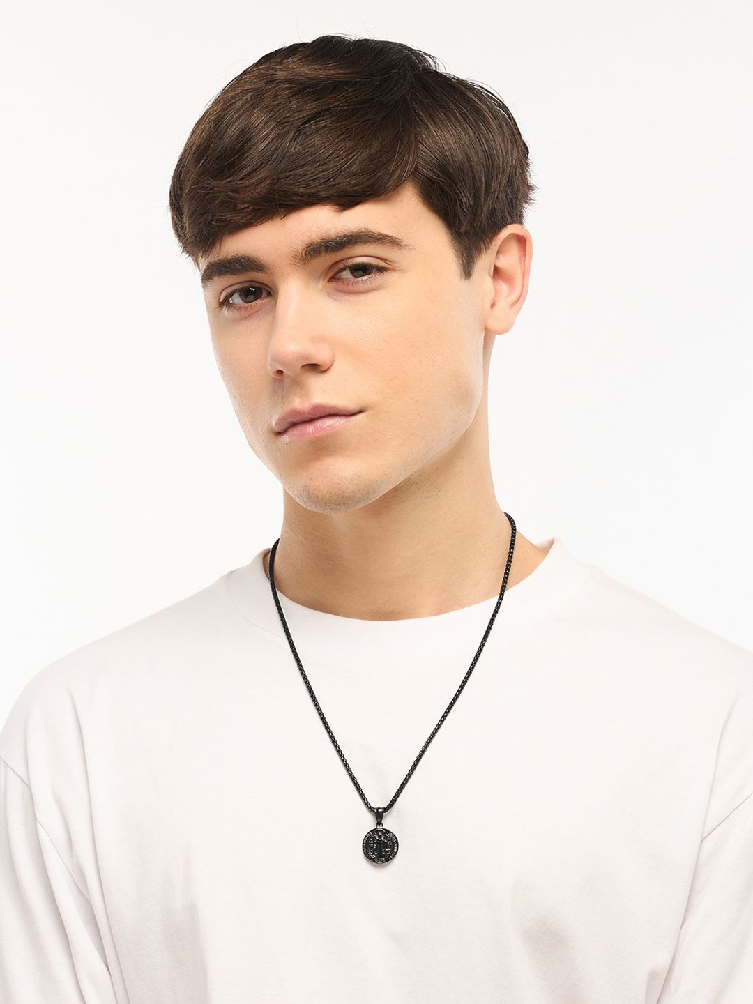 

WHITE LIES Circular Pendant With Chain, Black