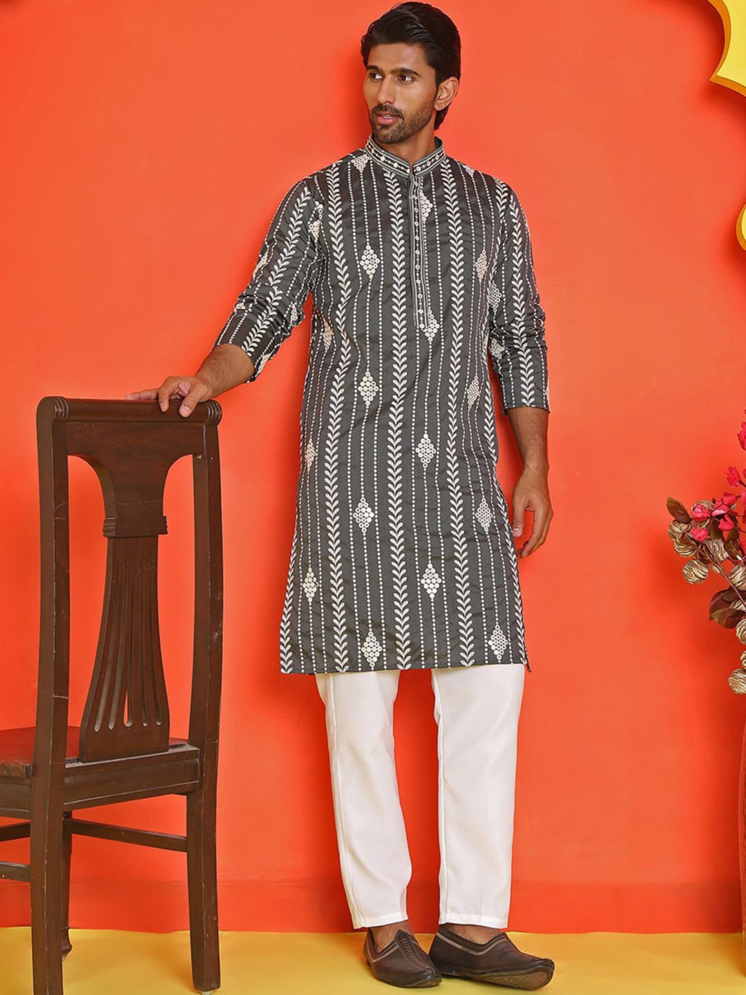 

Jompers Men Embroidered Regular Mirror Work Kurta with Pyjamas, Grey