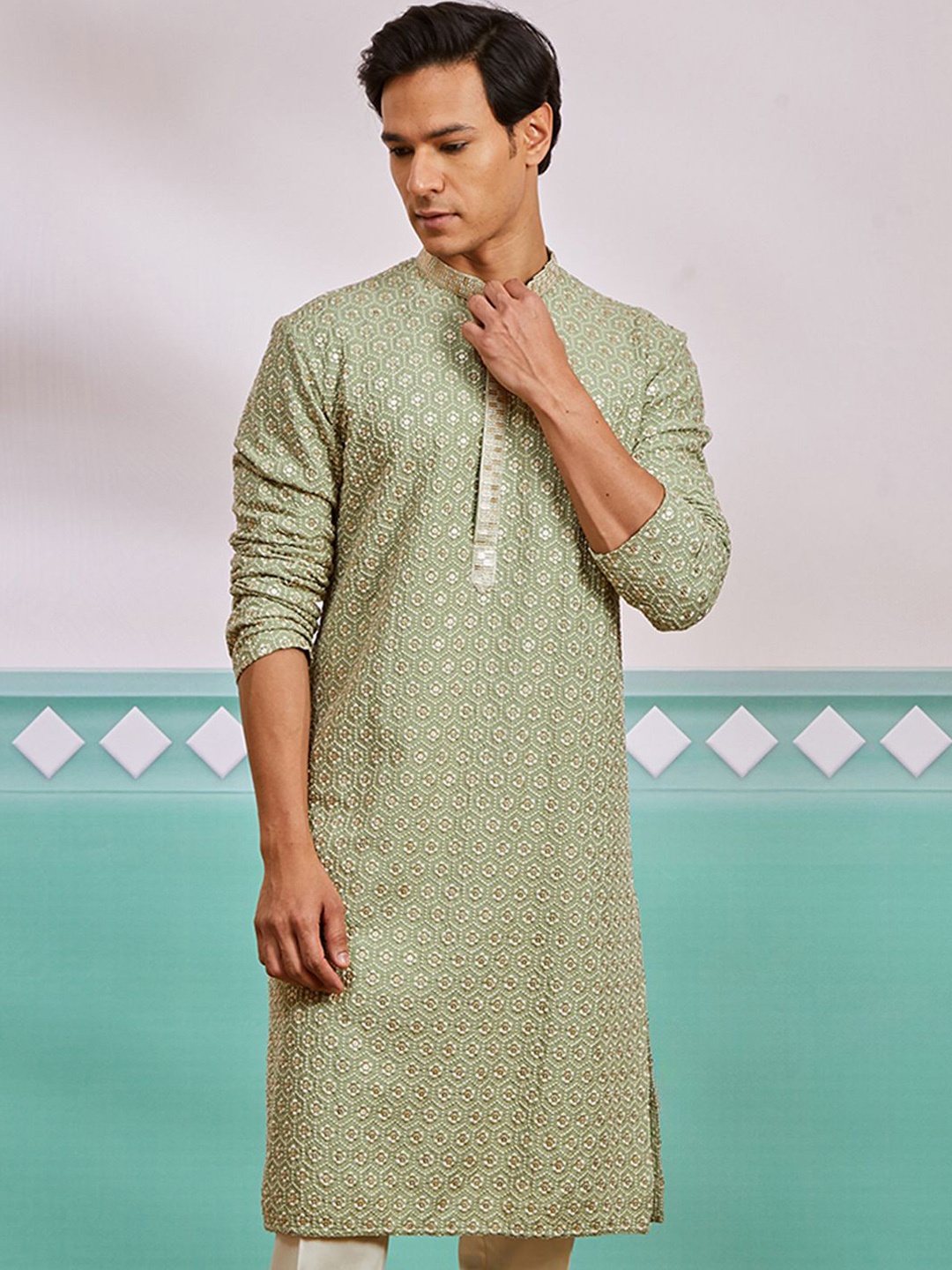 

VASTRAMAY Men Geometric Embroidered Thread Work Kurta, Green