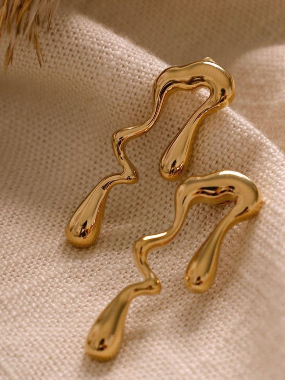 

JEWILLEY Contemporary Hoop Earrings, Gold