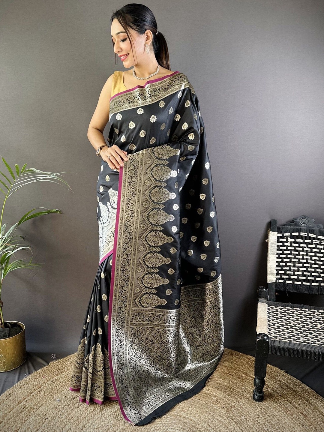 

Panzora Ethnic Motifs Zari Silk Blend Banarasi Saree, Black