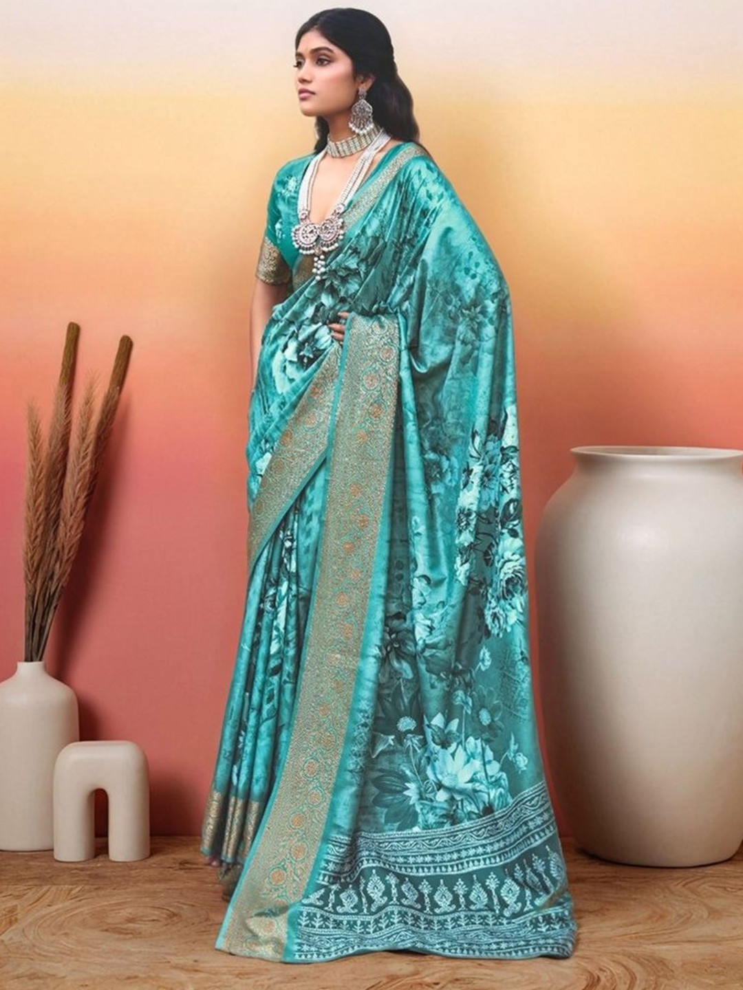 

Sangria Digital Floral Printed Saree With Blouse Piece, Green