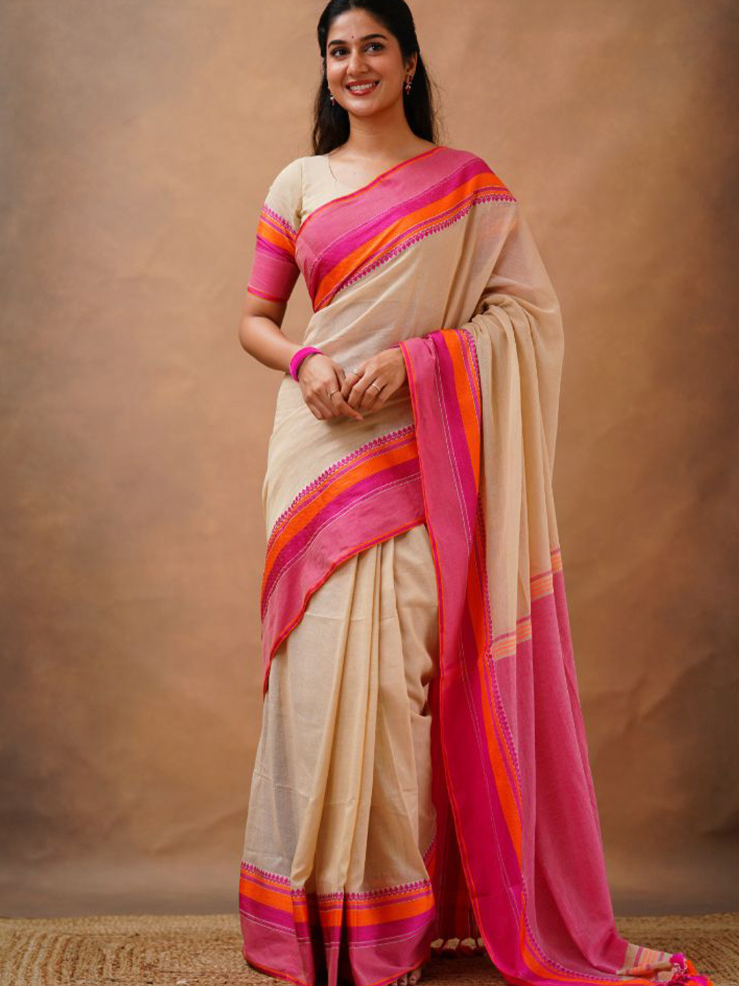 

Sutisancha Saree, Cream