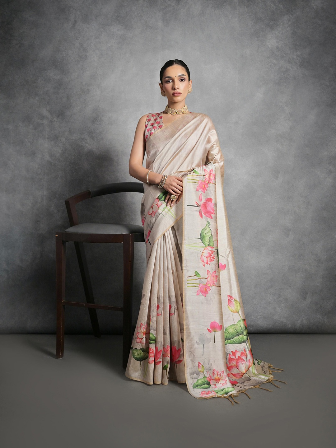 

Ekta Textiles Floral Pure Silk Saree, Cream