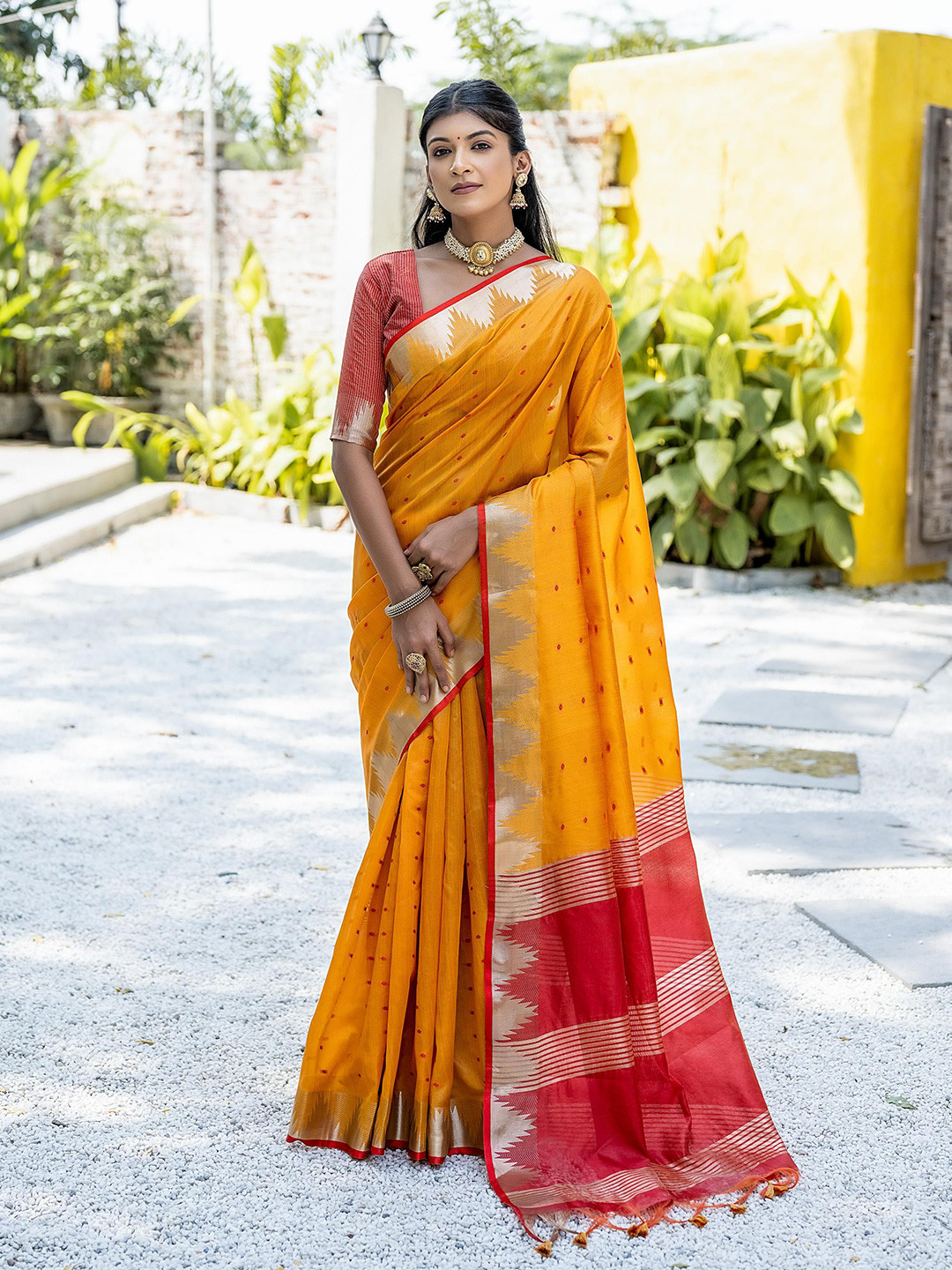 

Ekta Textiles Woven Design Zari Pure Silk Banarasi Saree, Mustard