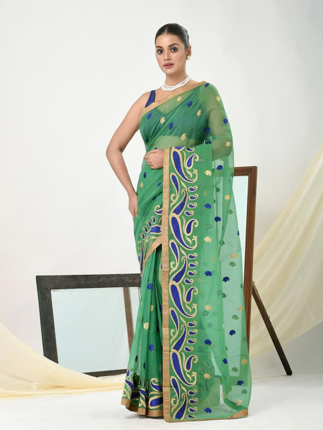 

VIBHAVARI Woven Design Zari Saree, Green