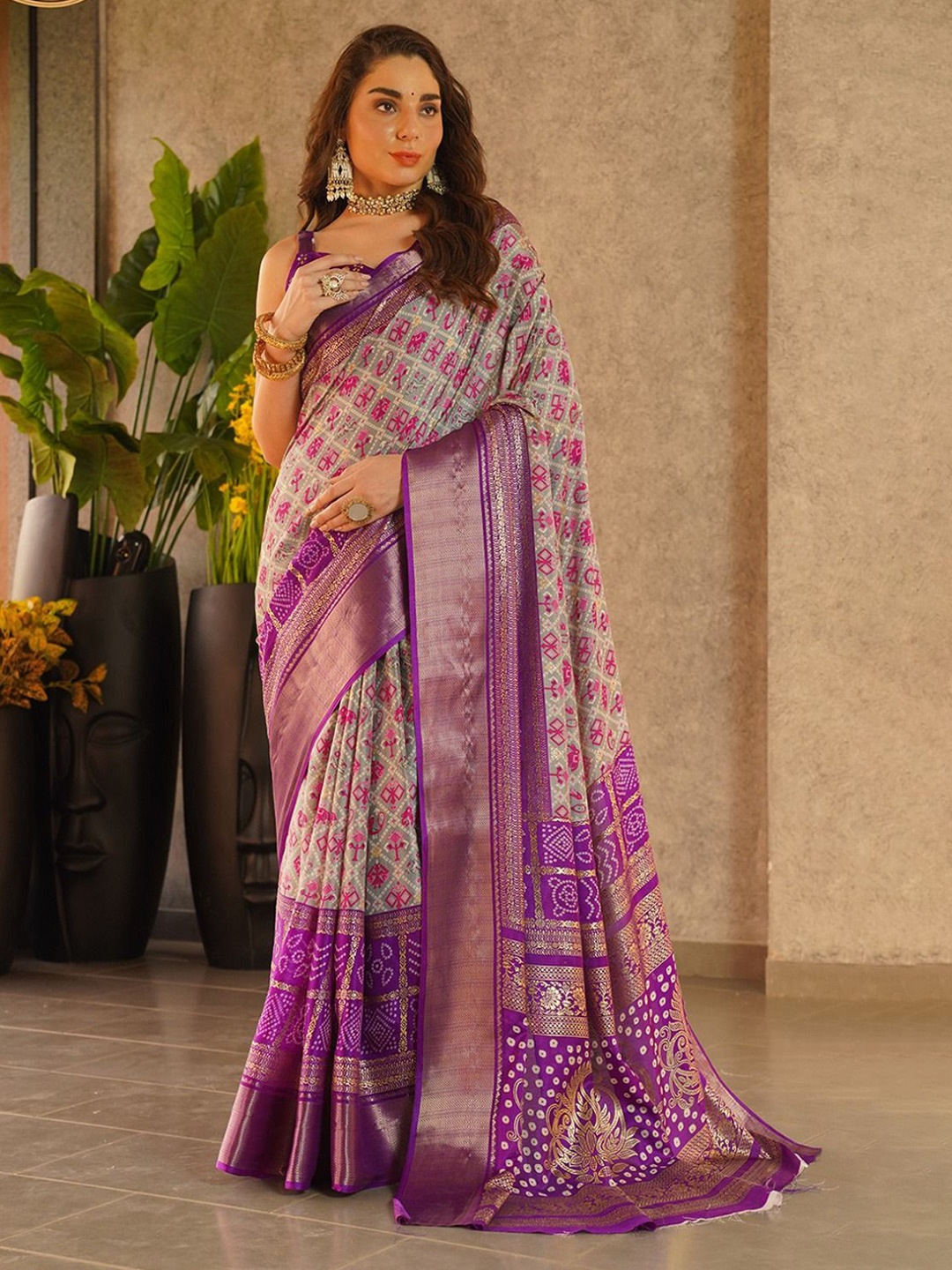 

Sanwariya Silk Ethnic Motifs Zari Art Silk Maheshwari Saree, Purple