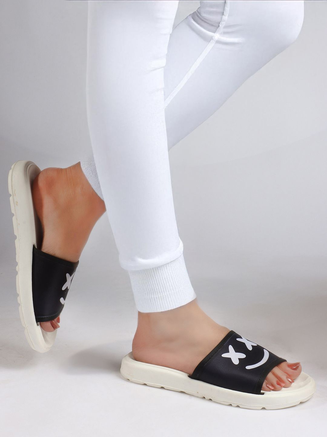 

DressBerry Women Printed Sliders, Off white