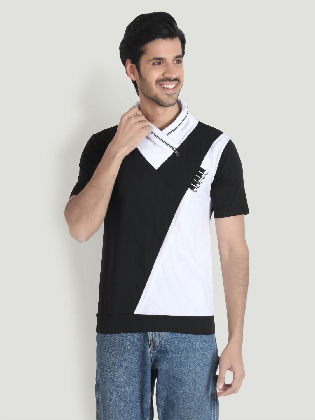 

Black Collection Men Colourblocked V-Neck Applique T-shirt