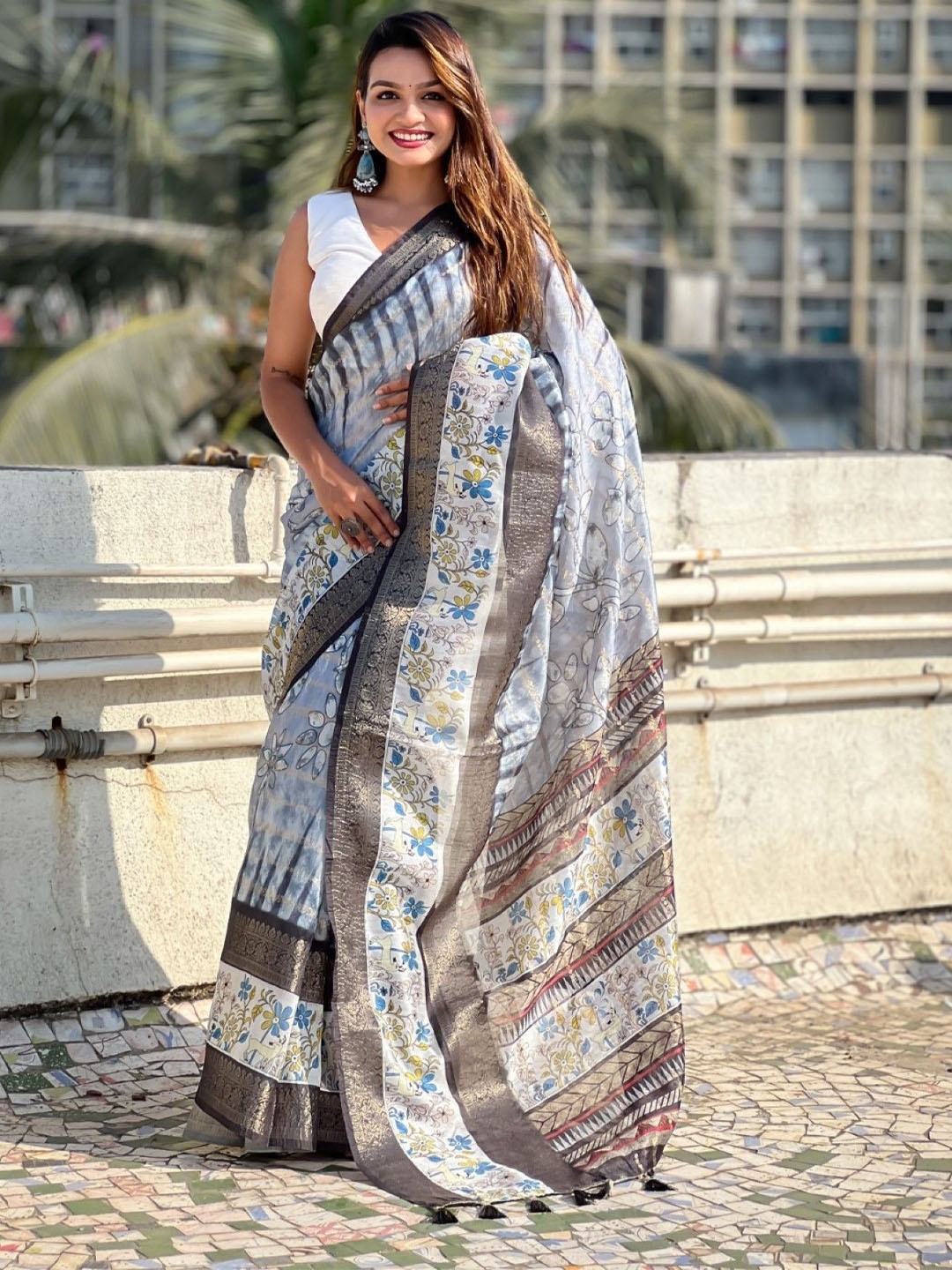 

Panzora Floral Zari Chanderi Saree, Grey