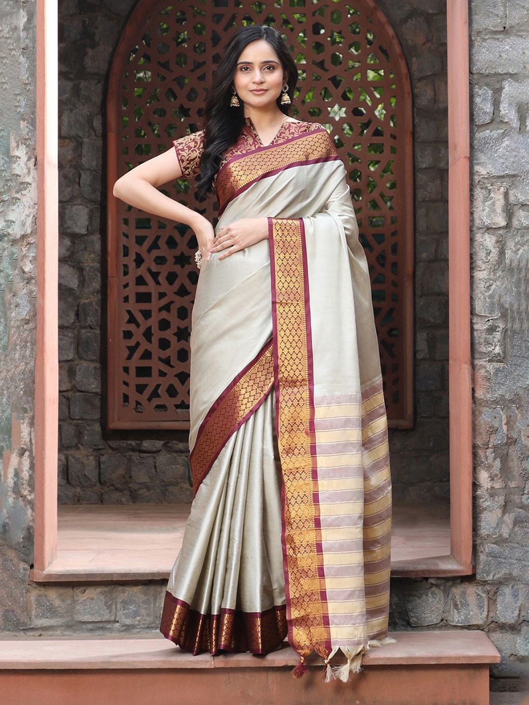 

Mitera Zari Pure Silk Kanjeevaram Saree, Beige