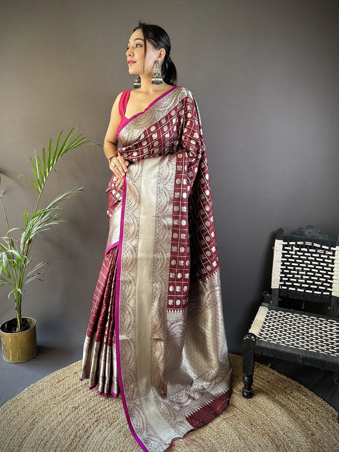 

Panzora Woven Design Zari Silk Blend Saree, Maroon