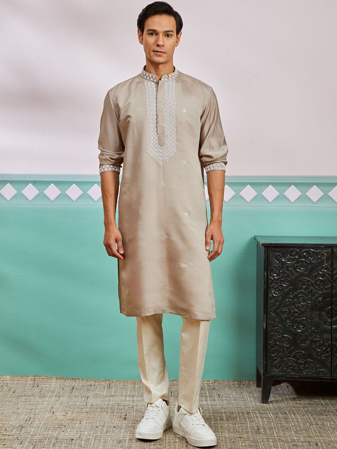 

VASTRAMAY Men Ethnic Motifs Embroidered Regular Thread Work Kurta with Trousers, Grey