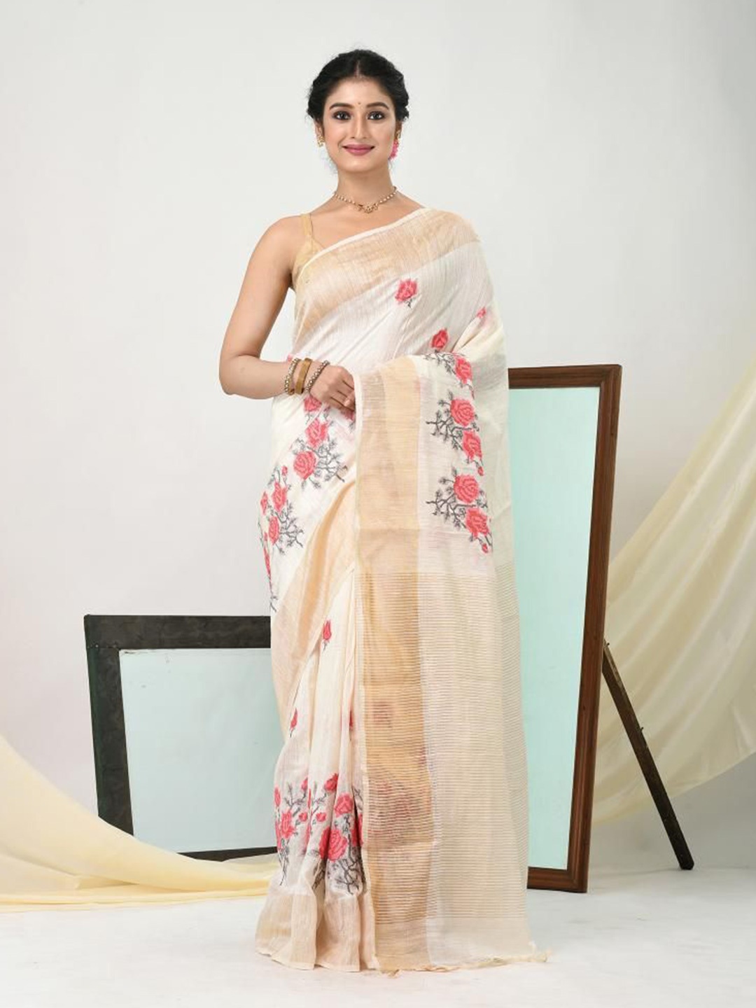 

VIBHAVARI Floral Silk Blend Saree, White
