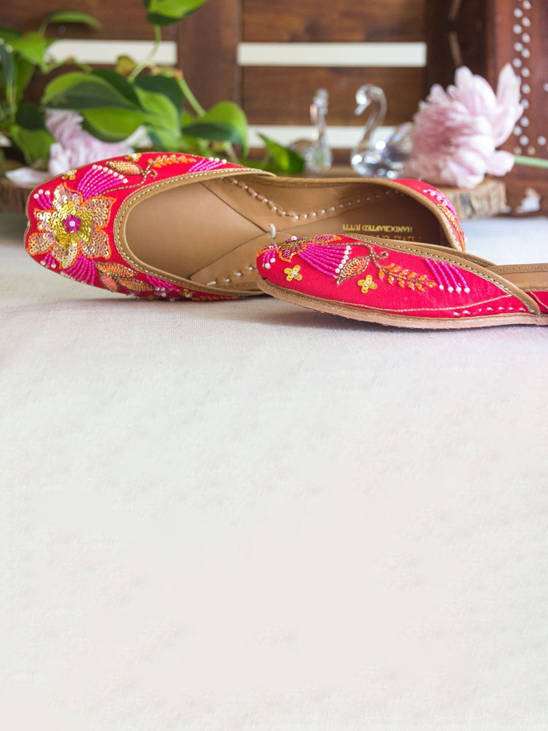 

Amaryllis for her Women Printed Mojaris Flats, Pink