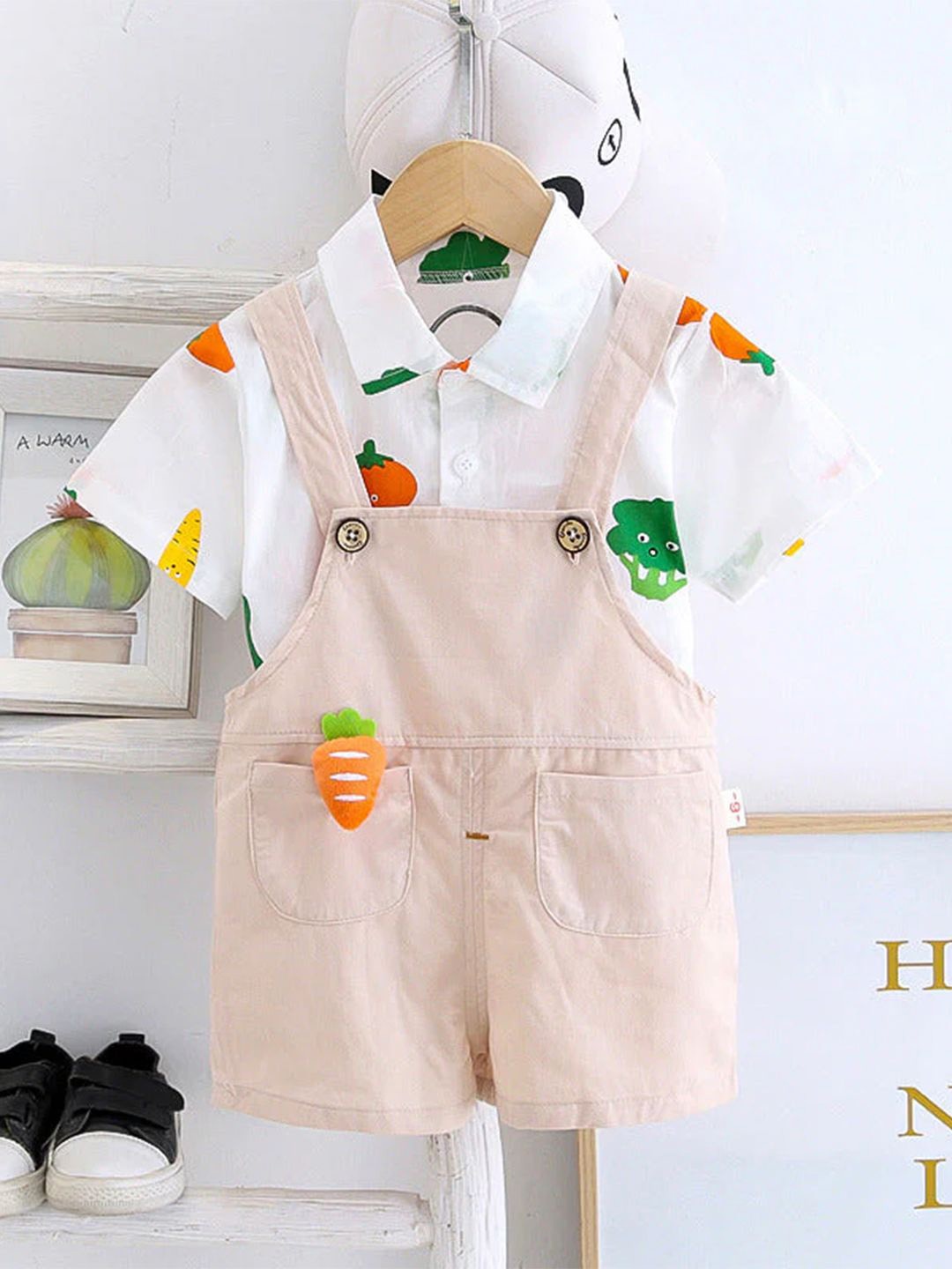 

Bold N Elegant Infant Boys Printed Cotton Dungaree & Shirt With Carrot Brooch, White