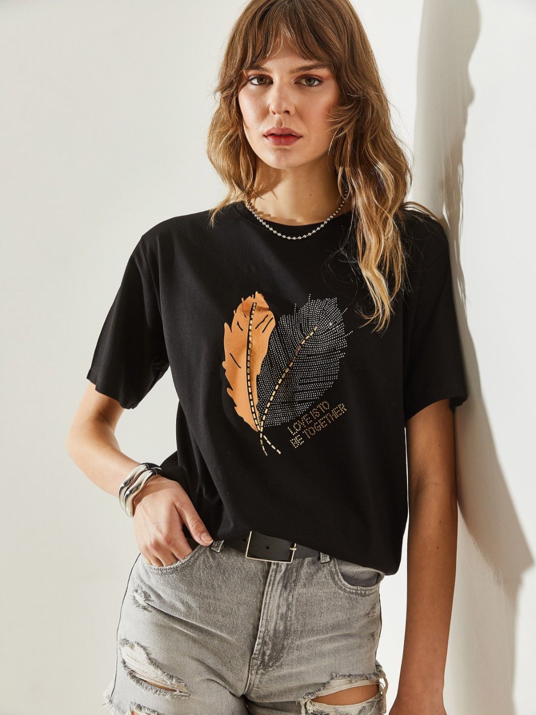 

BIANCO LUCCI Women Printed Raw Edge T-shirt, Na