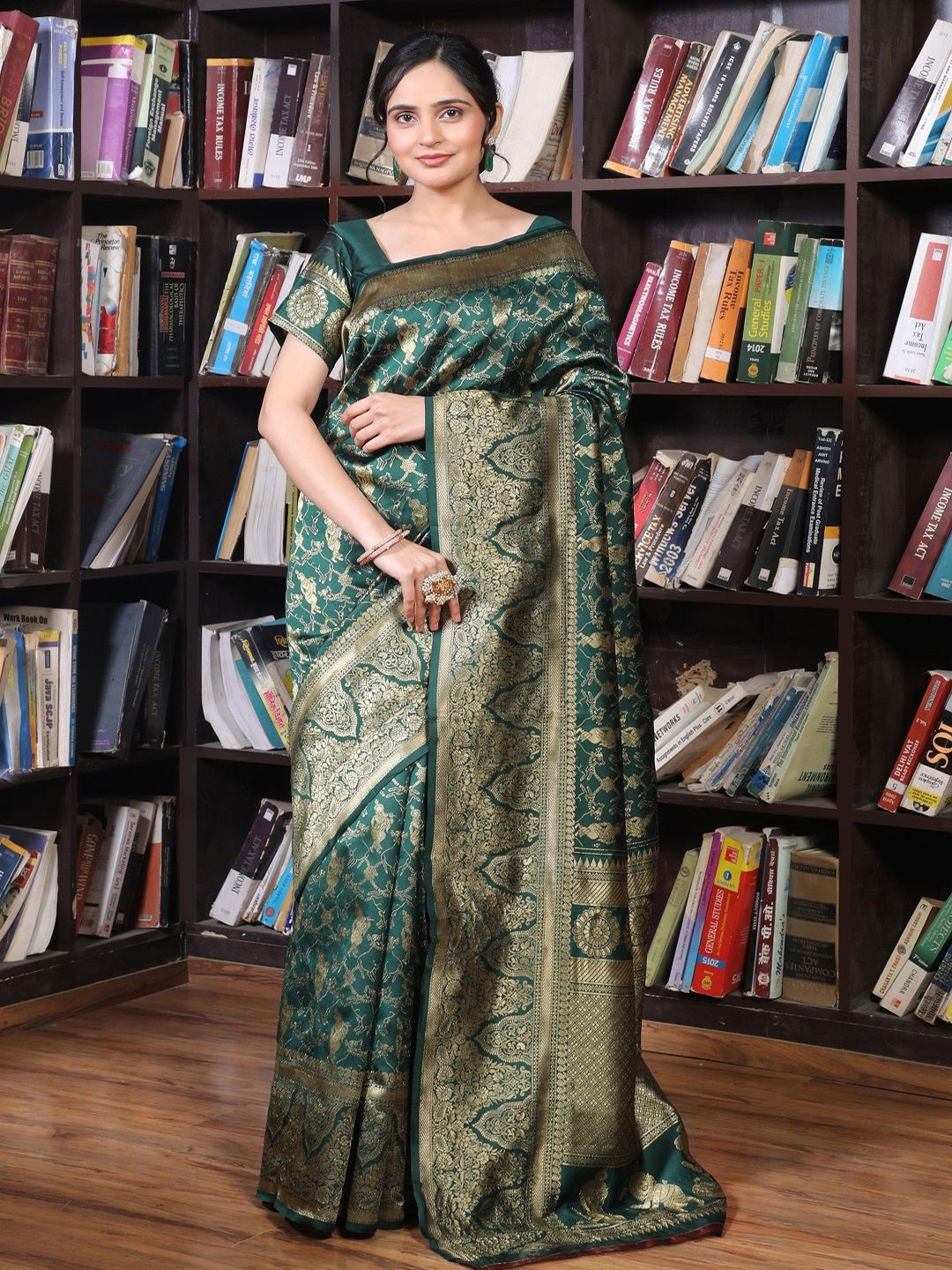 

Iris Woven Design Zari Silk Blend Kanjeevaram Saree, Green