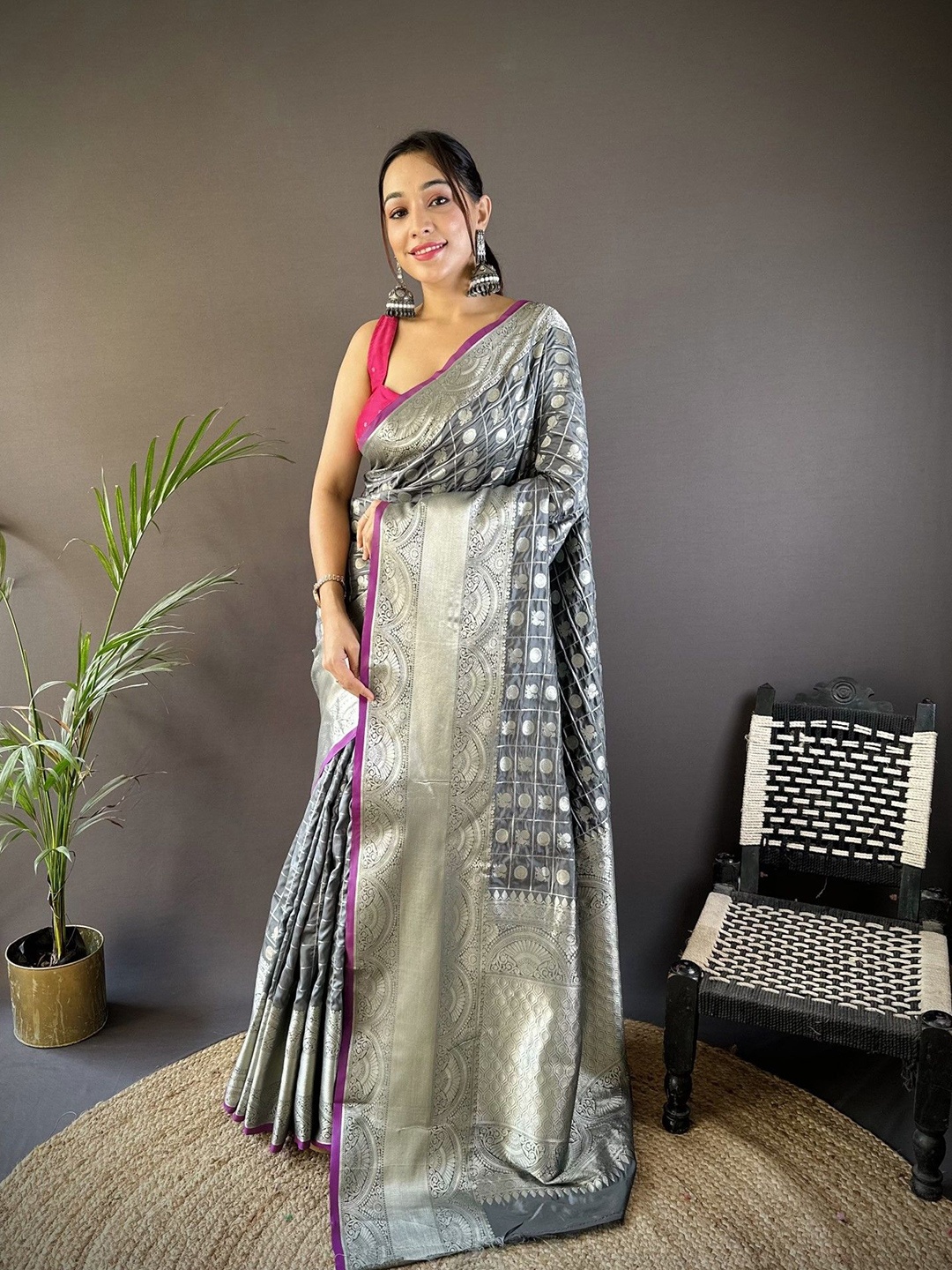 

Panzora Checked Zari Silk Blend Saree, Grey