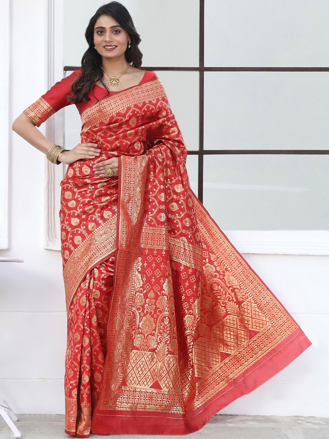 

ORUS Woven Design Zari Silk Blend Banarasi Saree, Red
