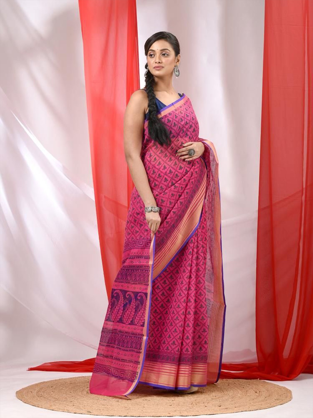 

VIBHAVARI Ethnic Motifs Zari Saree, Pink