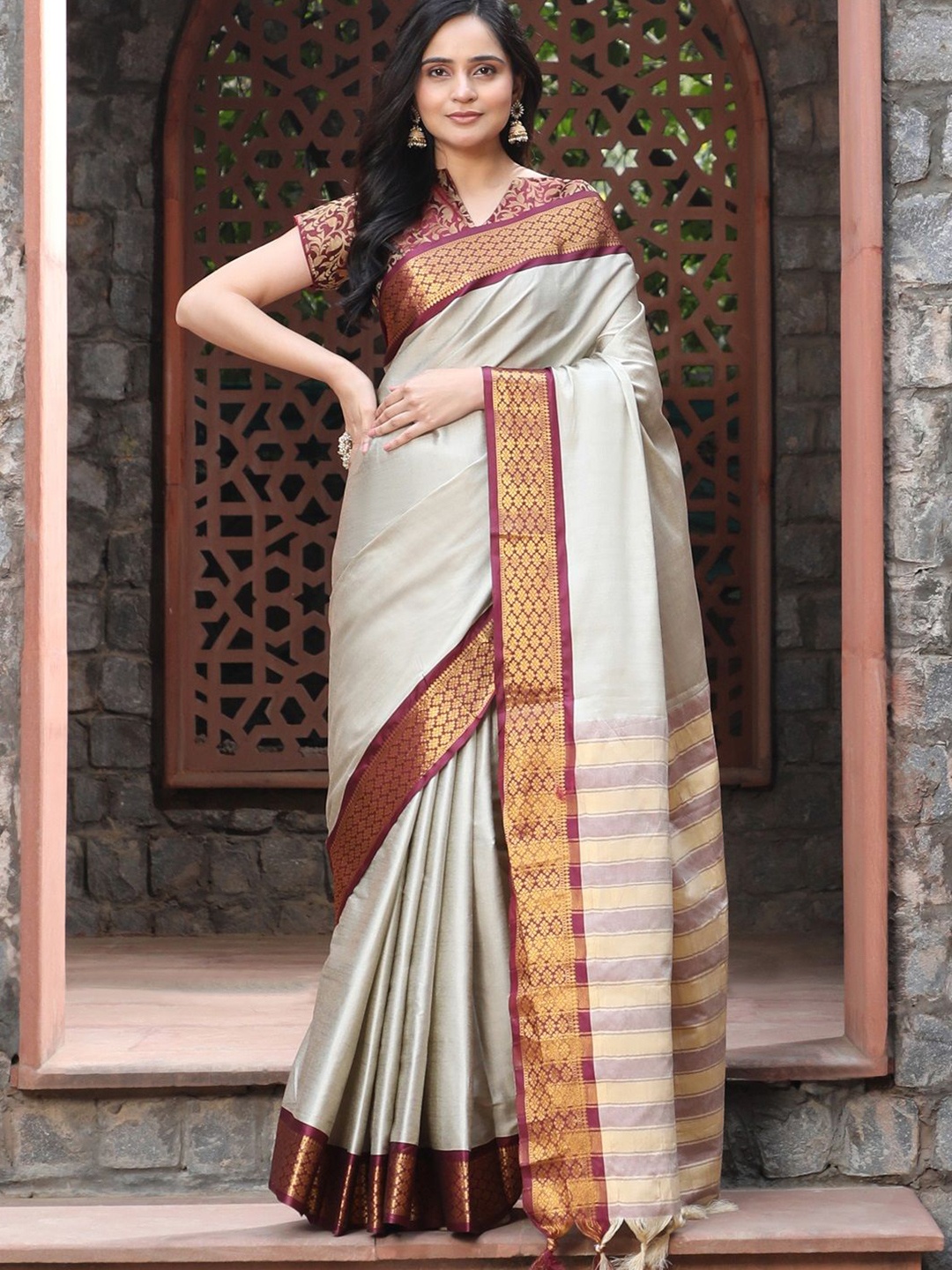 

Sarvada Zari Pure Silk Kanjeevaram Saree, Beige