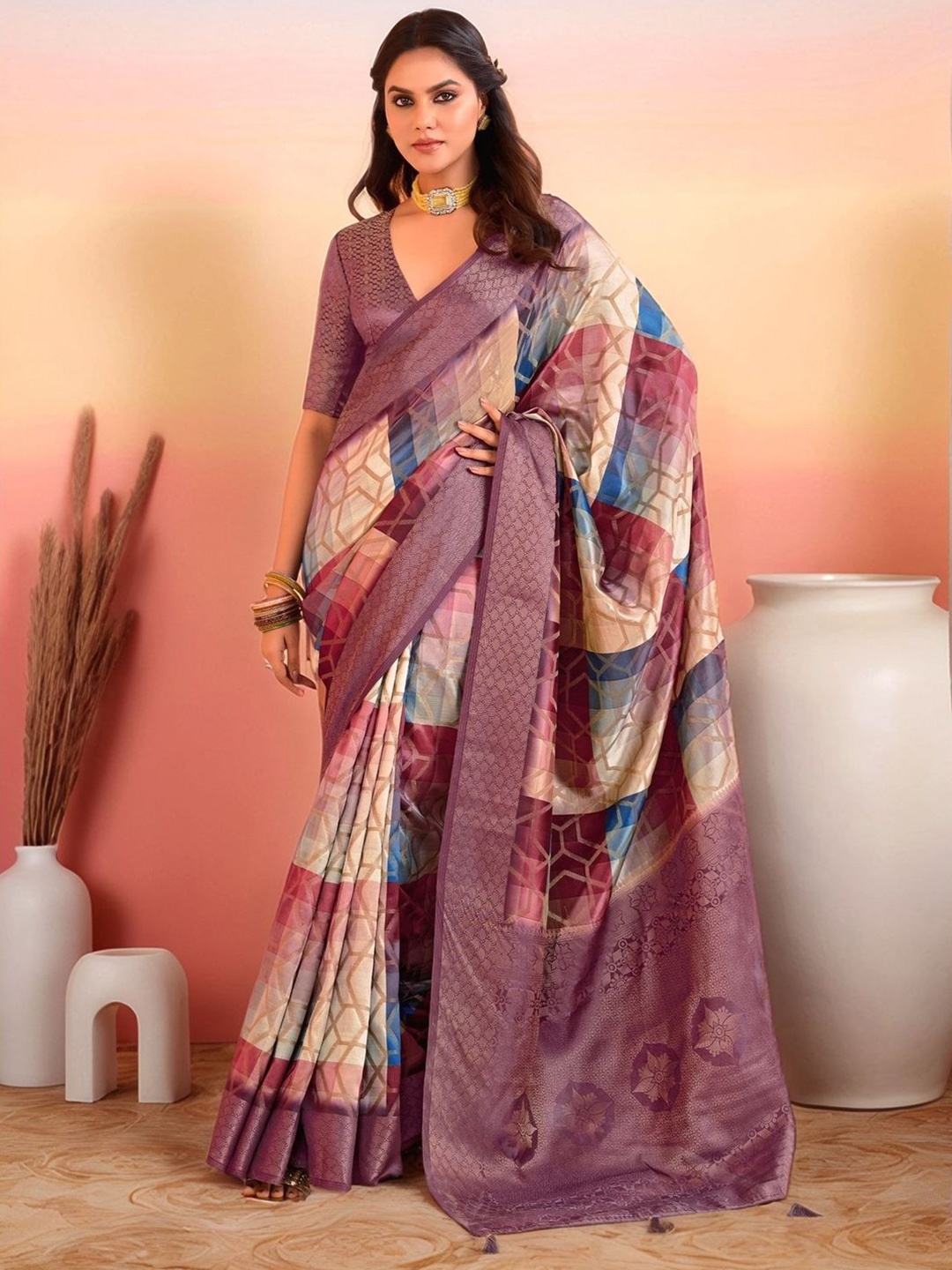 

Sangria Woven Design Saree With Blouse, Purple