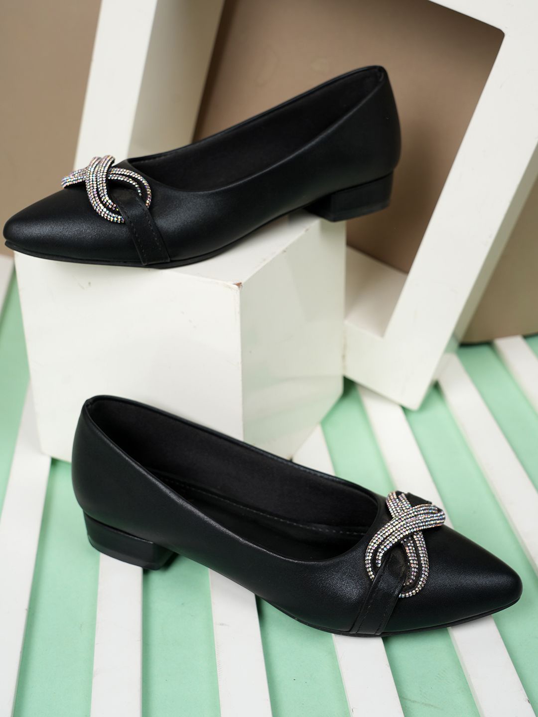 

Style Shoes Women Textured One Toe Flats, Black