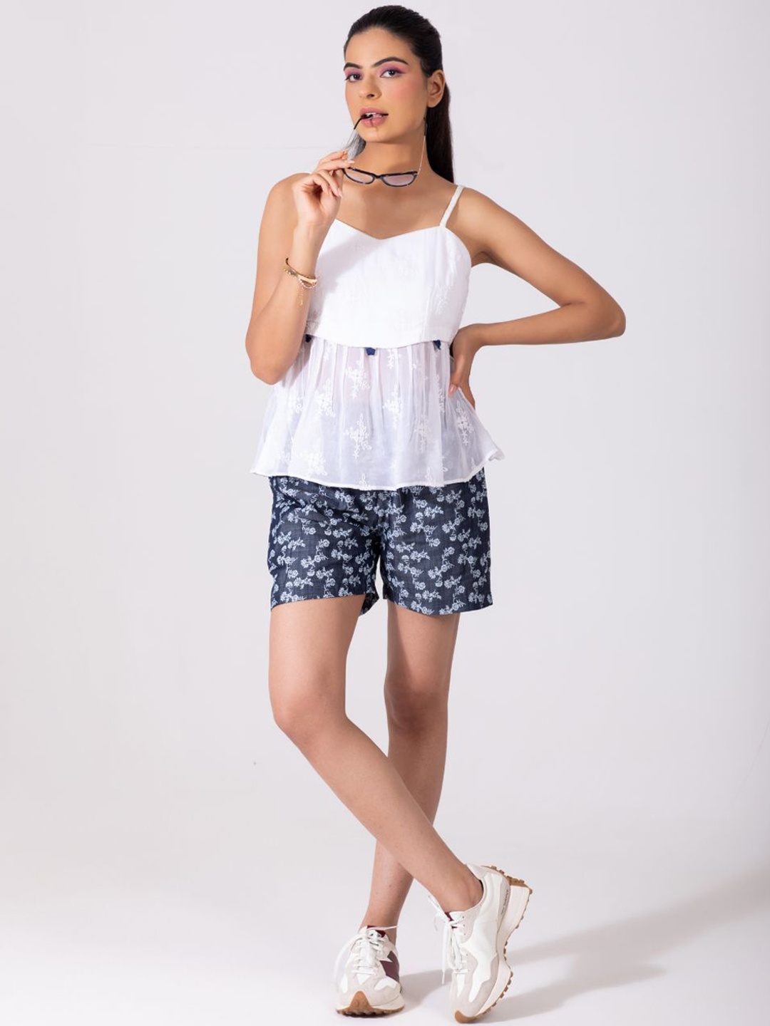

SUNFAIRY Embroidered V-Neck Top With Shorts Co-Ords, White