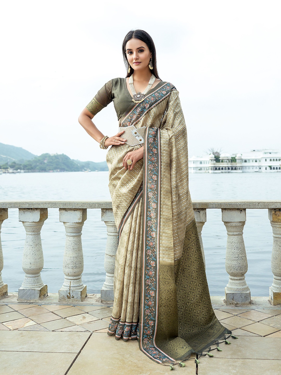 

Ekta Textiles Woven Design Zari Pure Silk Banarasi Saree, Green