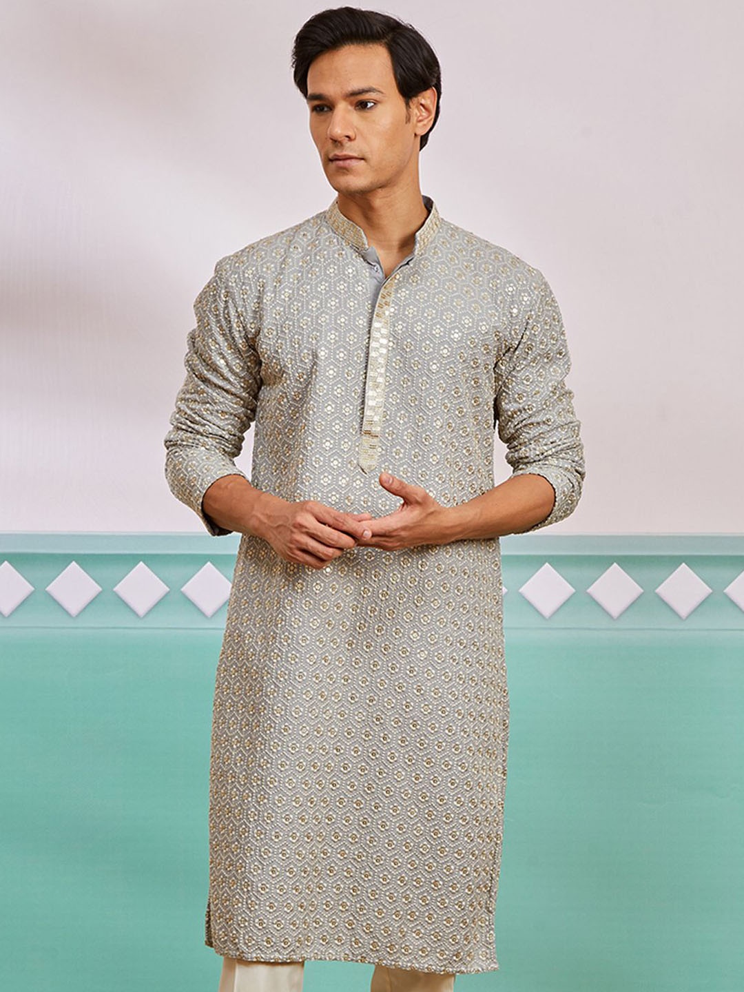 

VASTRAMAY Men Geometric Embroidered Thread Work Kurta, Grey