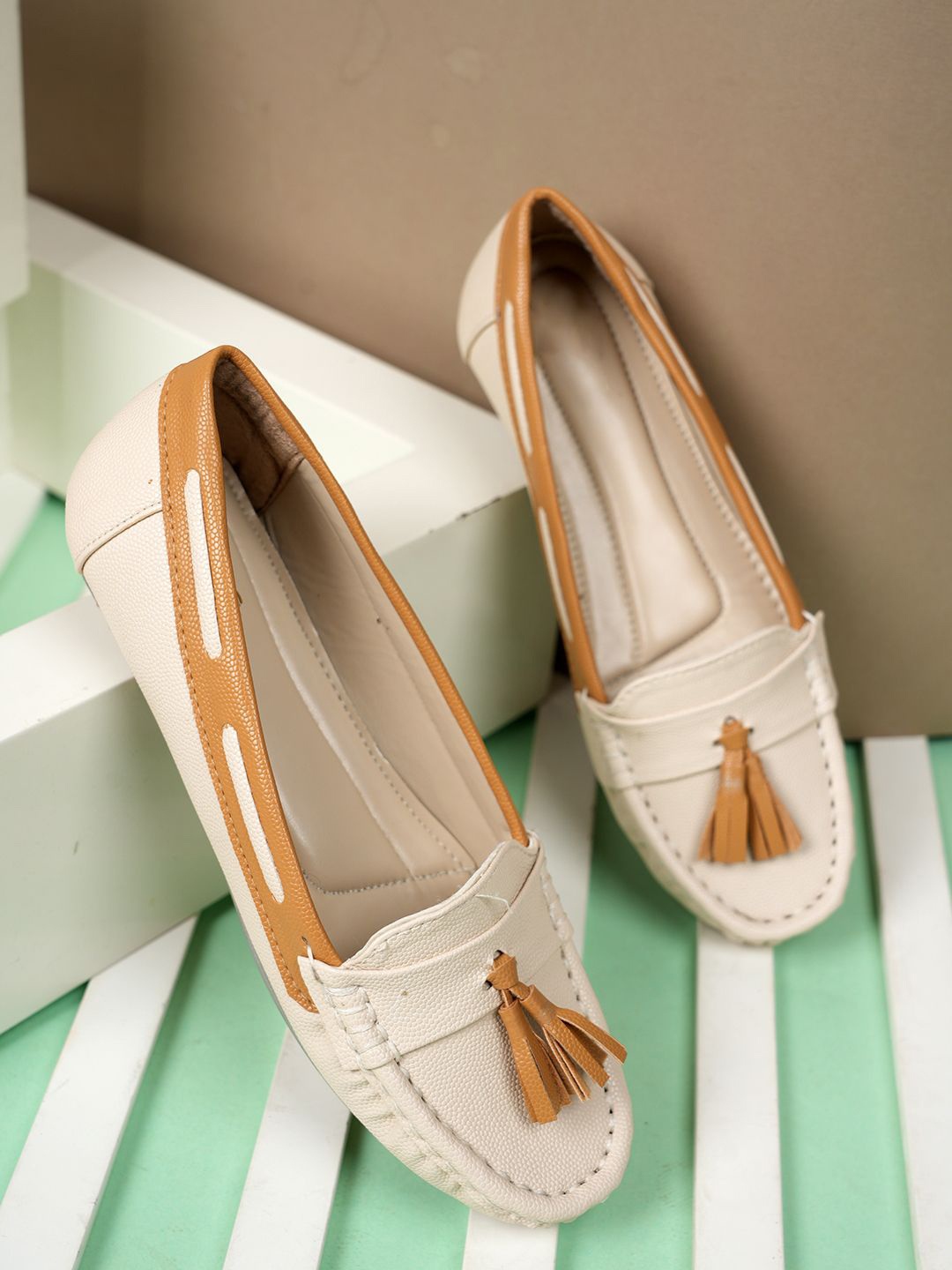 

Style Shoes Women Textured One Toe Flats, Cream