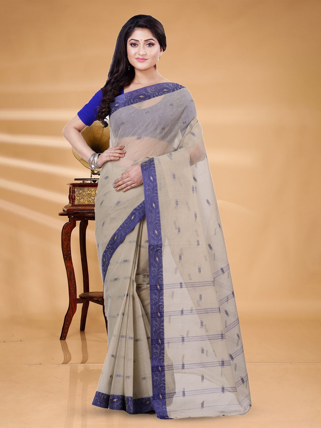 

SRILOK Woven Design Zari Pure Cotton Taant Saree, Grey