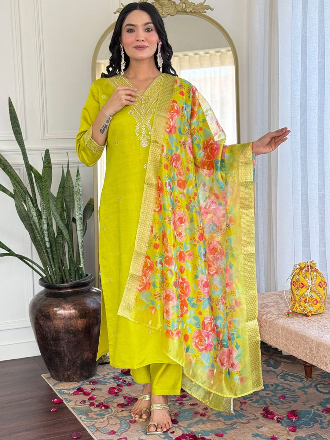 

REALLTREND Women Ethnic Motifs Embroidered Regular Sequinned Kurta with Trousers & With Dupatta, Fluorescent green