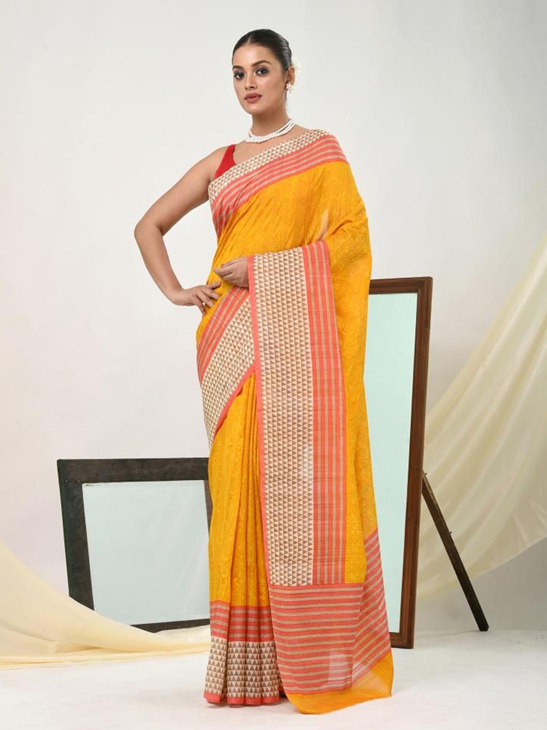 

VIBHAVARI Silk Blend Saree, Yellow