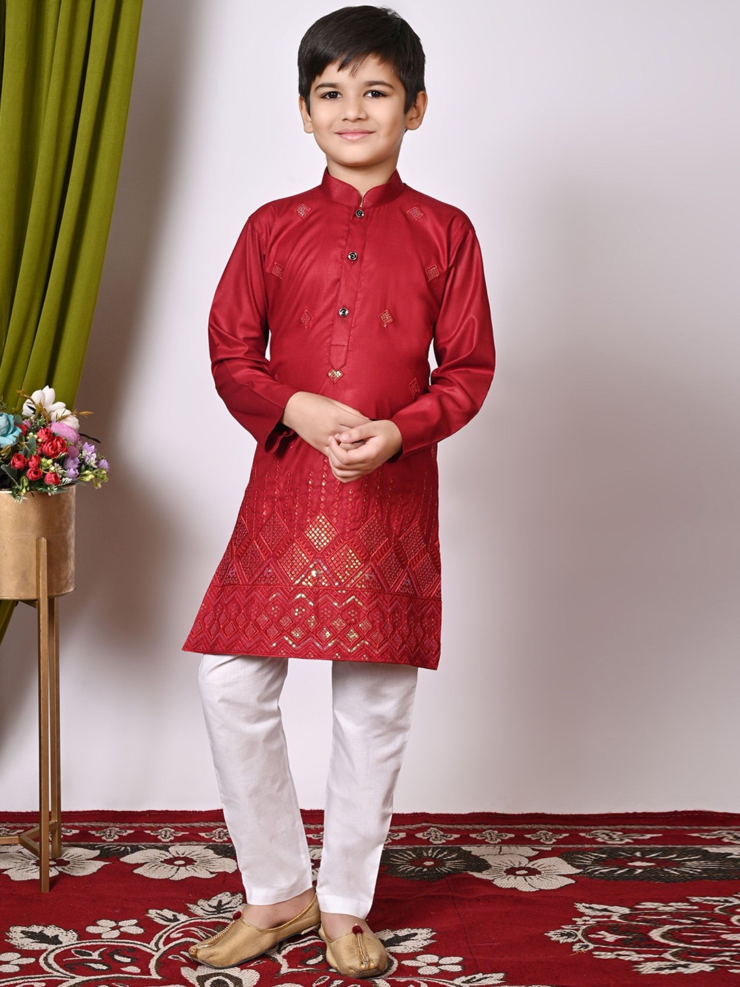 

BAESD Boys Embroidered Regular Sequinned Kurta with Pyjamas, Maroon