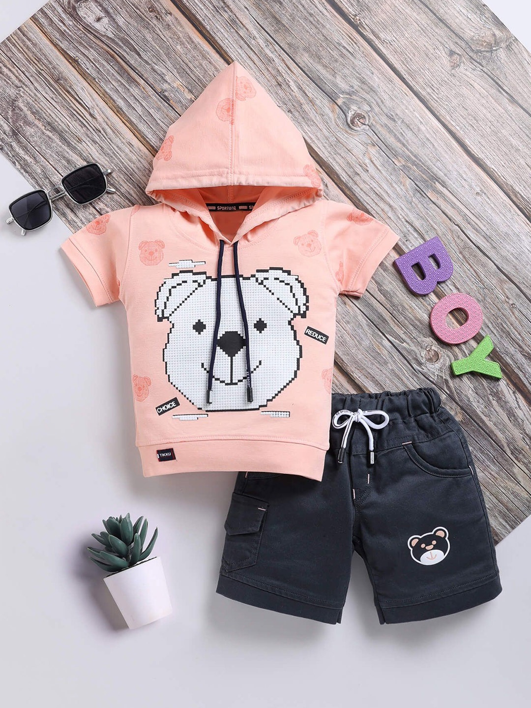 

Toonyport Boys Printed T-shirt with Shorts, Peach