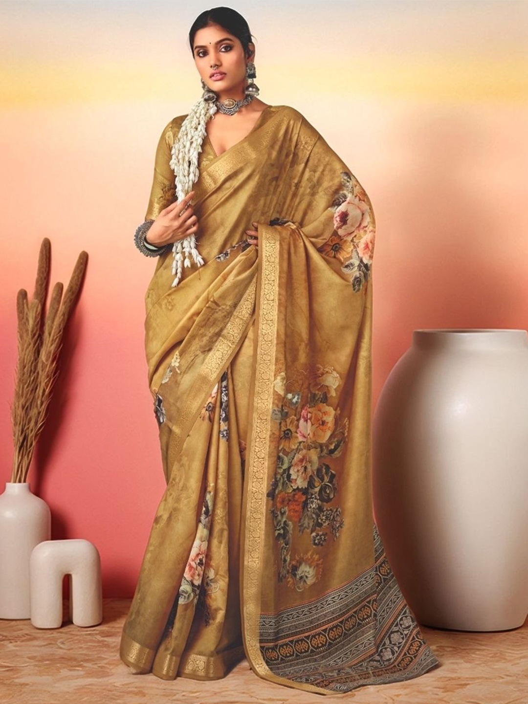 

Sangria Floral Printed Saree With Blouse Piece, Brown
