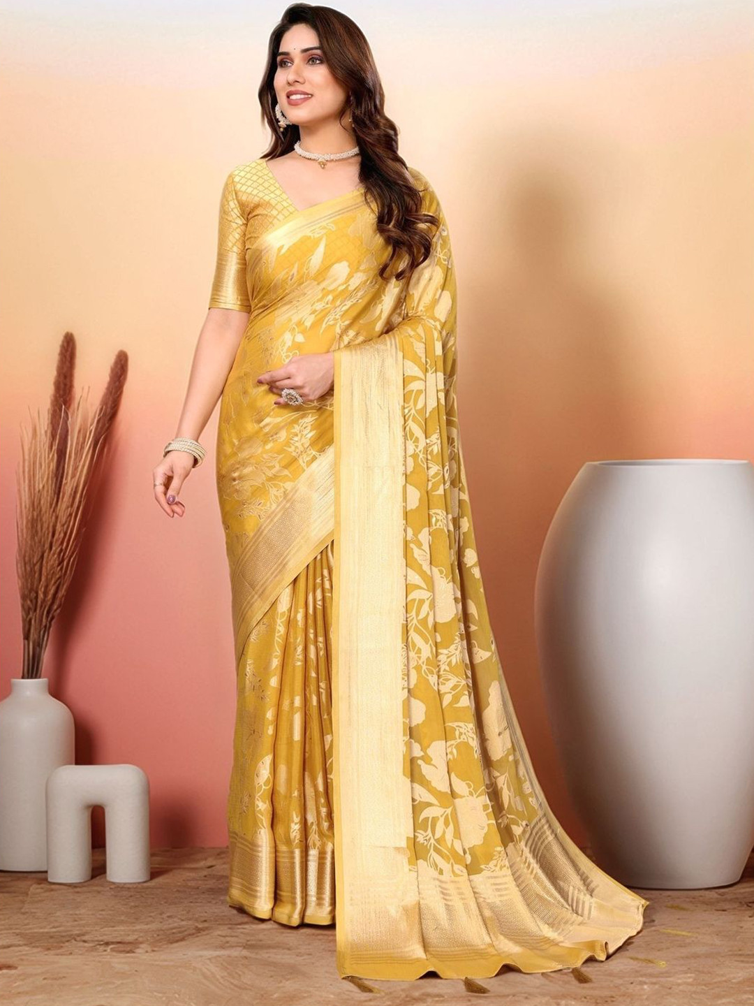 

Sangria Floral Printed Saree With Blouse, Mustard