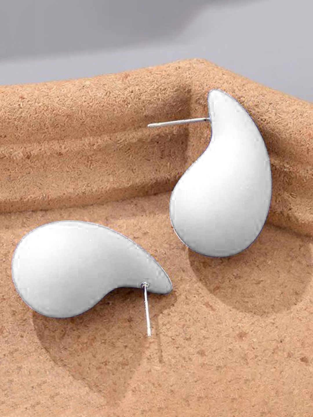 

FIMBUL Teardrop Shaped Drop Earrings, White